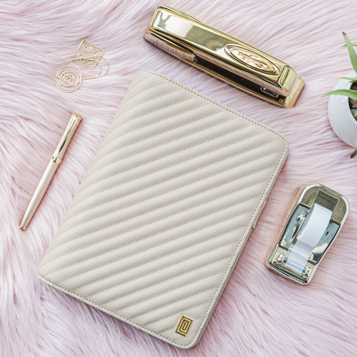 | OUTLET | MM2. Nomi Desk Folio Ringless Agenda | A5 Notebook or Half Letter Planner Cover | Final Sale | NOTIQ