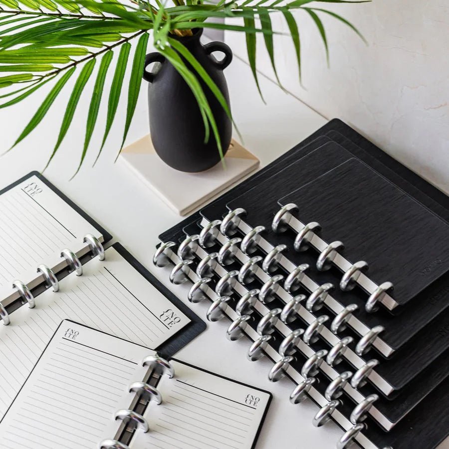 Black Moderno - Silver Discs | Executive Discbound Notebook | NOTIQ
