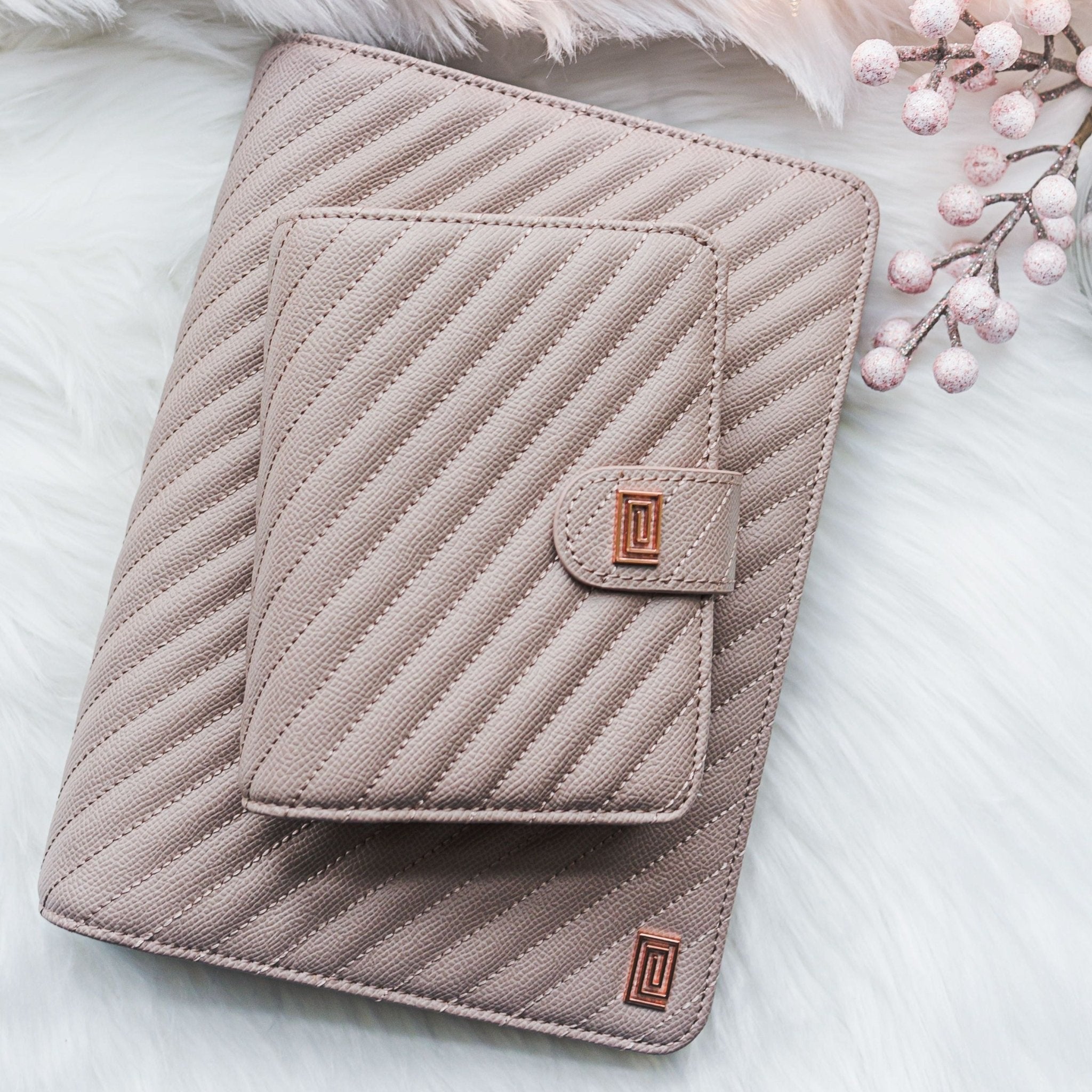 | OUTLET | XS1. Poca Wallet Ring Agenda | Pocket Planner Cover | Retired | Final Sale | NOTIQ